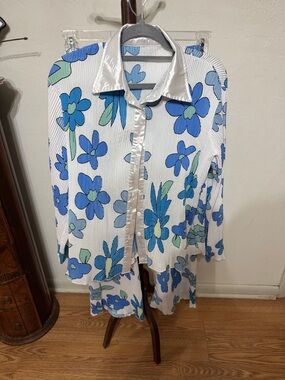 Ladies 2 piece vintage floral lounge set or coverup